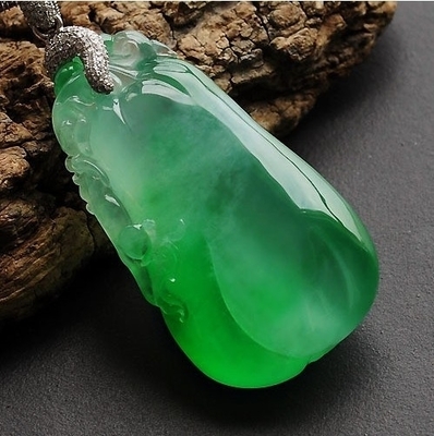 老坑冰种翡翠福瓜 冰清玉洁中的吉祥寓意
